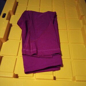 Lululemon burgundy beautiful Leggings crop 21 in inseam Size 28 5/6 NWOT